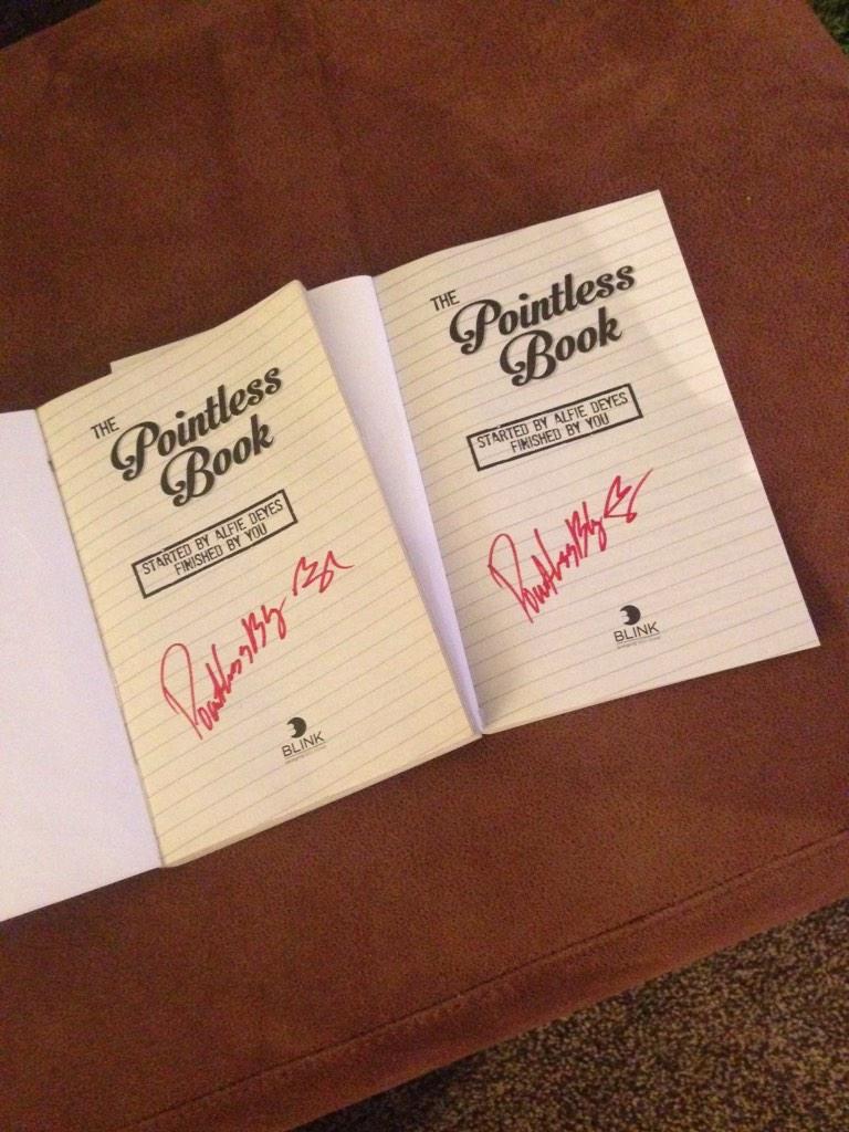 livlauryng's tweet photo. i still cant get over that i MET A L F I E D E Y E Sππππππππππ@PointlessBlog @PointlessBlogTv #pointlessbooktour http://t.co/AEP3fCnrZA