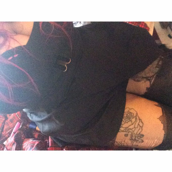 Little black dress 💖 http://t.co/aO14thQT2M<a href="/tag/admiremebabe"class="tags"><span>#admiremebabe</span></a>