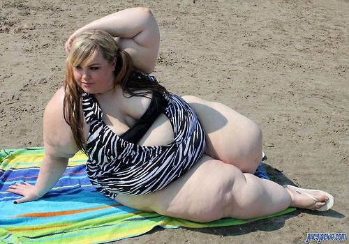 bigfatmamas's tweet photo. #massive #bbw #chubby #fat find more at: http://t.co/5USAGZ1x1q http://t.co/oEyXipnpfL