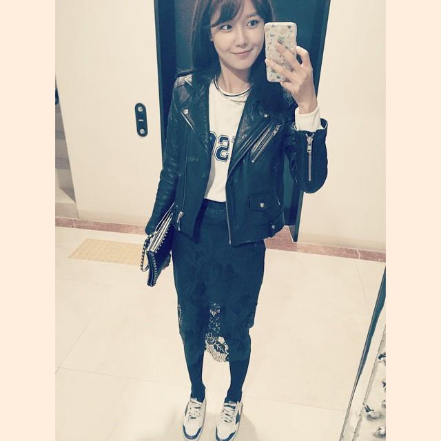 syoungstagram's tweet photo. [INSTAGRAM] syofgg: 저기..내일이월요일이래😬😍 #미안 http://t.co/pP5gVg5hlO http://t.co/Nn07uOkYfO