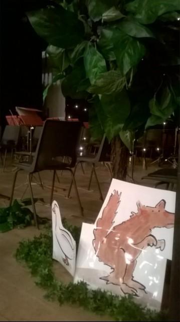 ... The wolf is busy making new friends at the zoo. #SCYO