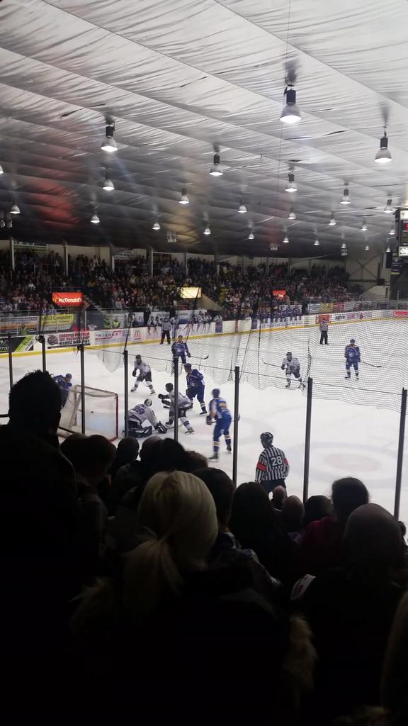 Frenchdanny22's tweet photo. Fantastic game and what a result for the flyers last night #6-2 @FifeFlyers http://t.co/3dq4V0u0Od