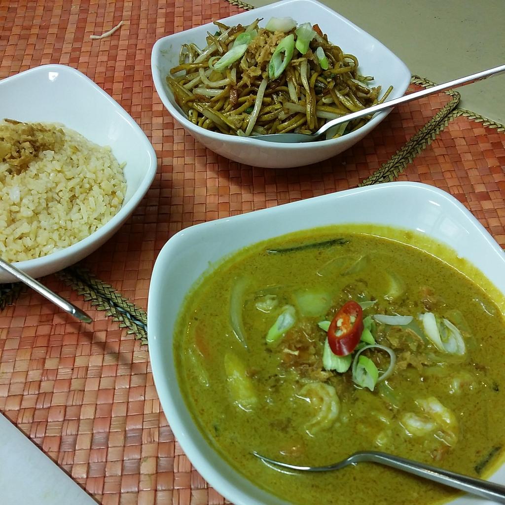 NadaBudaya's tweet photo. Order dishes and share with your family and friends :) #nottingham #malaysianfood #malaysiakitchen http://t.co/iTBhxMmc2y