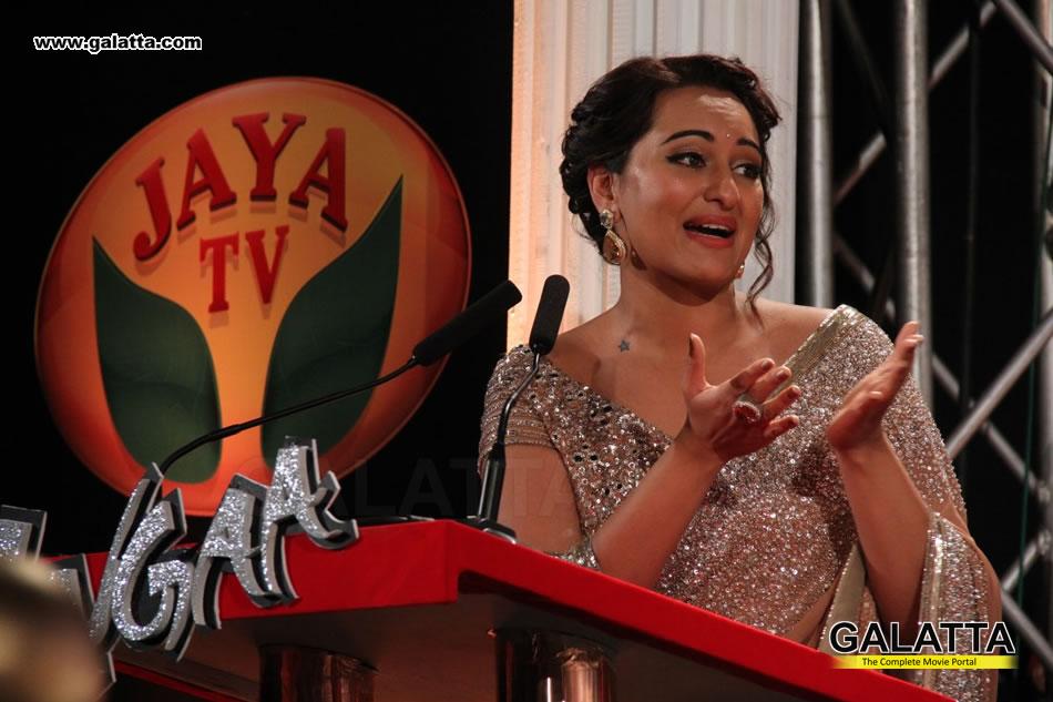 galattadotcom's tweet photo. #SonakshiSinha at #Lingaa Audio Launch! Pics http://t.co/Q02Rf4Jyuo  #LingaaAudio http://t.co/WKm3etQZje