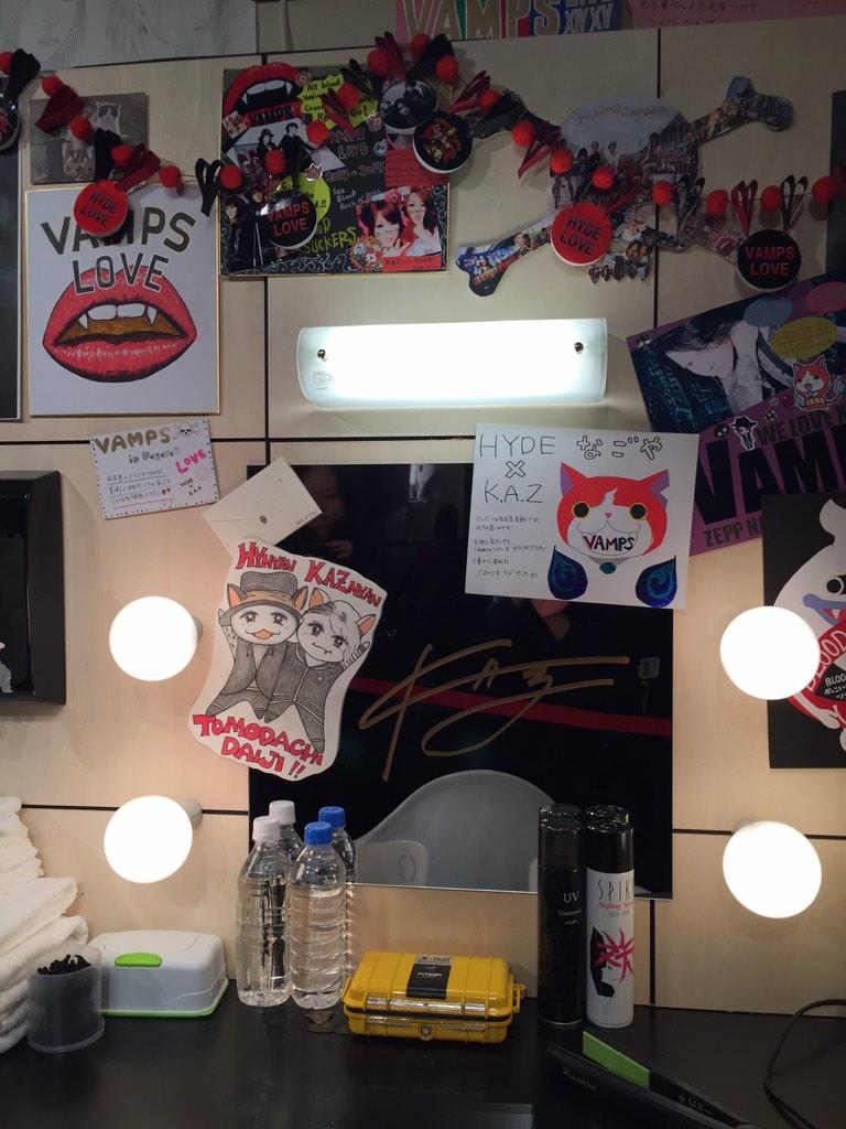写真展VAMPS13】 HYDEさん・K.A.Zさんご来場！！サインいただきました