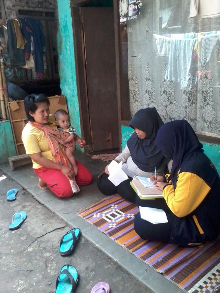 Teh <a href="/Yesi_Forbid/">Yesifitriani</a> sedang turun blusukan menjemput &amp; memetakan permasalahan kesehatan&amp;lingkungan ke gang2 sempit guntur