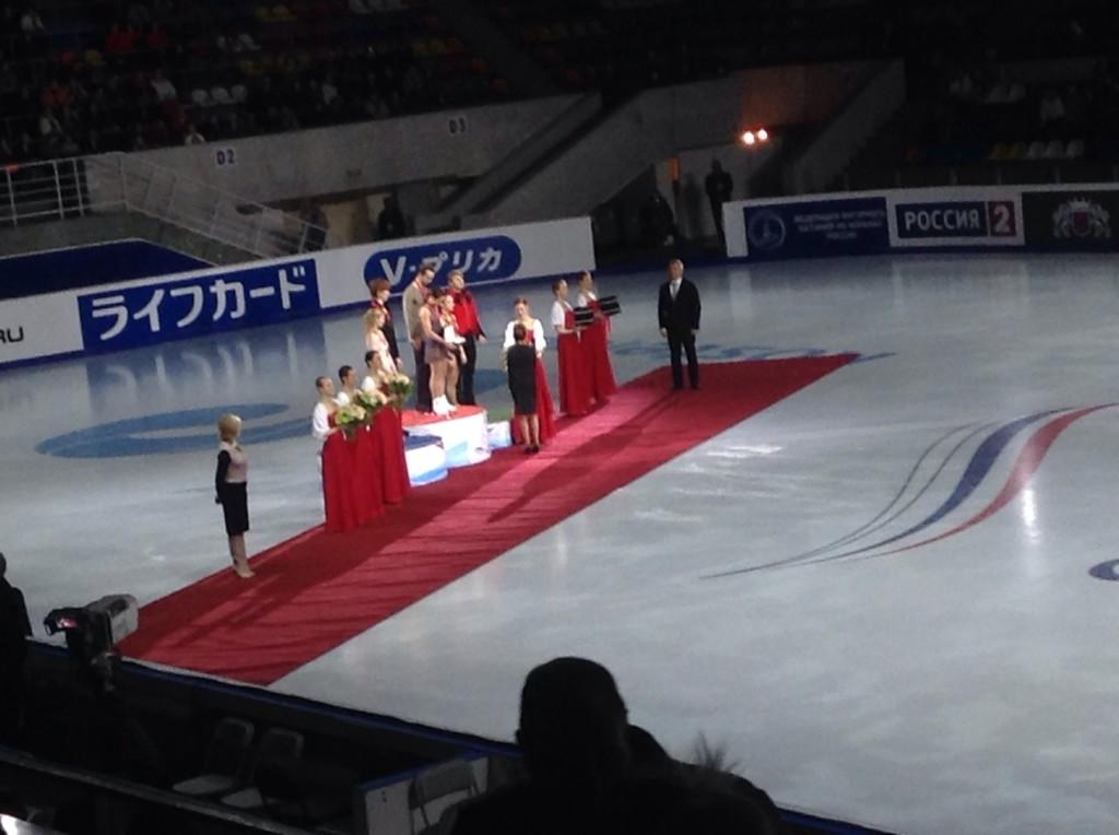 StarkovaVishnya's tweet photo. Немного о пьедестале в парном катании🙊🇷🇺🇷🇺🇷🇺
Мы чемпионы✨💪
#CoR14 #CoR2014 #rostelecomcup #RostelecomCup2014 http://t.co/YmLdXhxEIW
