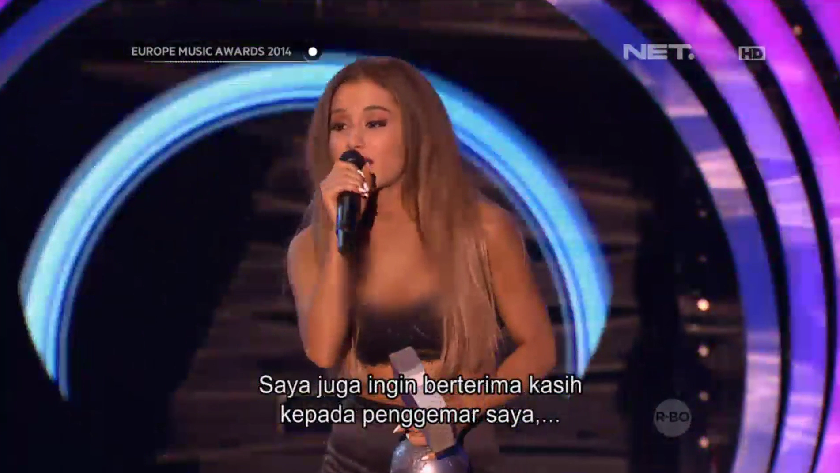 ArtisOFC's tweet photo. Yeay ^_^ "@netmediatama: Yeay Pemenang Best Female: Ariana Grande #MTVEMAonNET http://t.co/EX5cSVoK2e"