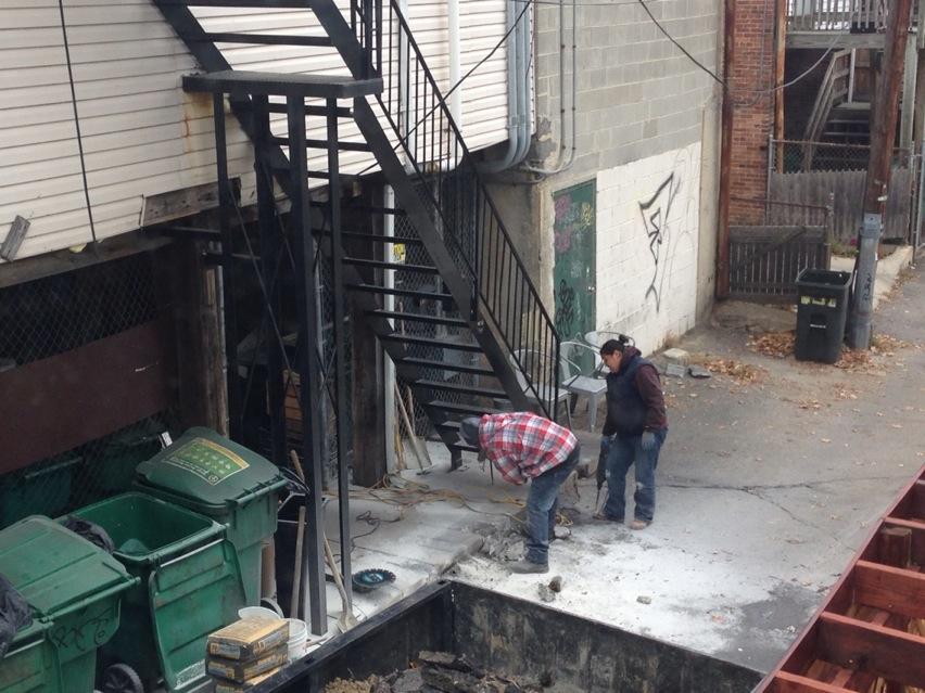 hellohappy_dsgn's tweet image. everyday customers don't see that @FoodMarketBmore is also a good neighbor, improving &amp;amp; cleaning their alley