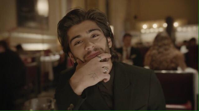 TeamDirectionBR's tweet photo. eu só queria um pouco de paz #MTVStars One Direction http://t.co/a3mpj187y5