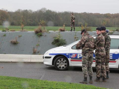 20Minutes's tweet photo. Seine-et-Marne: Le «tigre» n'était en réalité qu'un chat http://t.co/8cbOHbzSYf http://t.co/Lr2g08tLf3