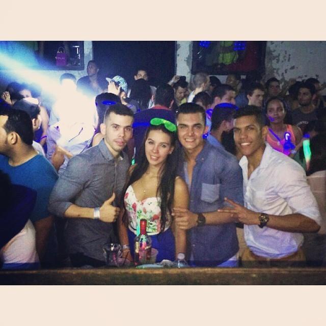 CANEDOALAN_'s tweet image. Friends  #party #labuat #casco #parceros |