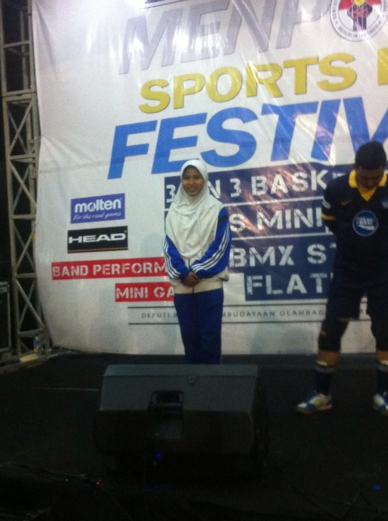 FutsalDoea's tweet photo. Zahra qa menjadi topskor tahun ini di kemenpora, selamat yaaa:)🎉 http://t.co/WPQOw2XCiy