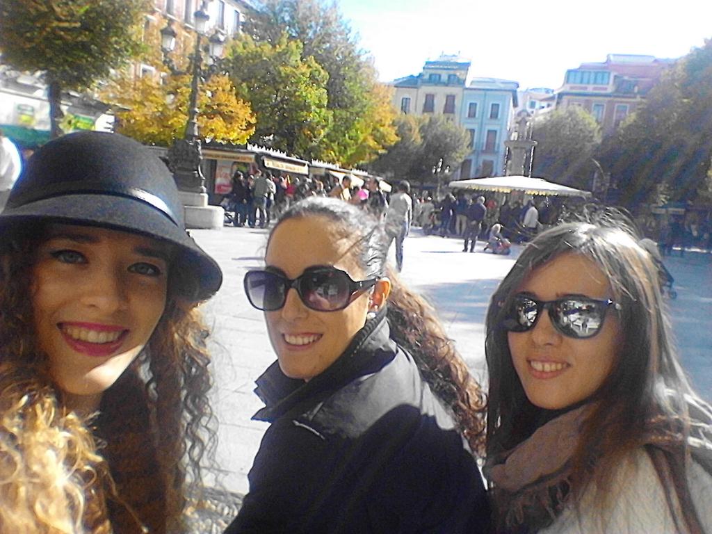 gatpack's tweet photo. Despidiendo Granada con @PSAlcaraz y @maquita_92 http://t.co/BhemI8txsX