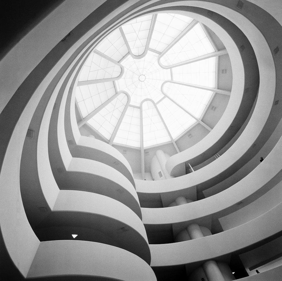 ilpost's tweet photo. Le meravigliose foto dell'inaugurazione del museo Guggenheim nel 1959 http://t.co/RiBy9Jd4fk dal Post di 3 anni fa http://t.co/mSZCXhe3Hx