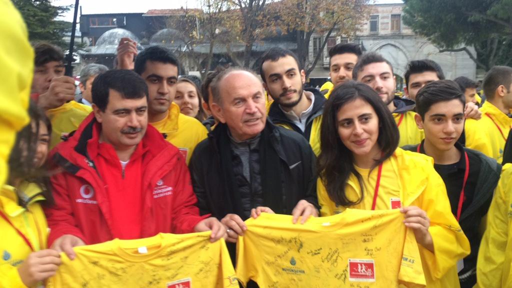 SportVolunTR's tweet photo. 36. Vodafone İstanbul Maratonu'nda Gönüllü olan 1567 arkadaşımıza teşekkür ederiz! Gönlünüze Sağlık! http://t.co/qWhy6p19Kl