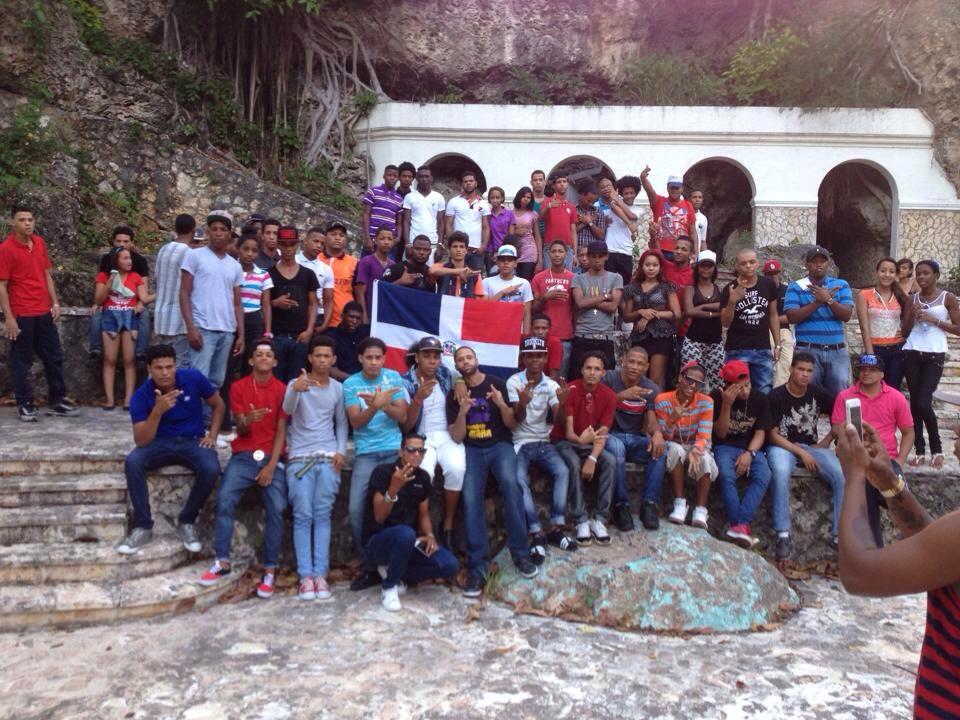 KaliPaulino_'s tweet photo. -' &amp; Nada Mira A To Mi Hermanitos. ☺ http://t.co/BMgLDsbguH