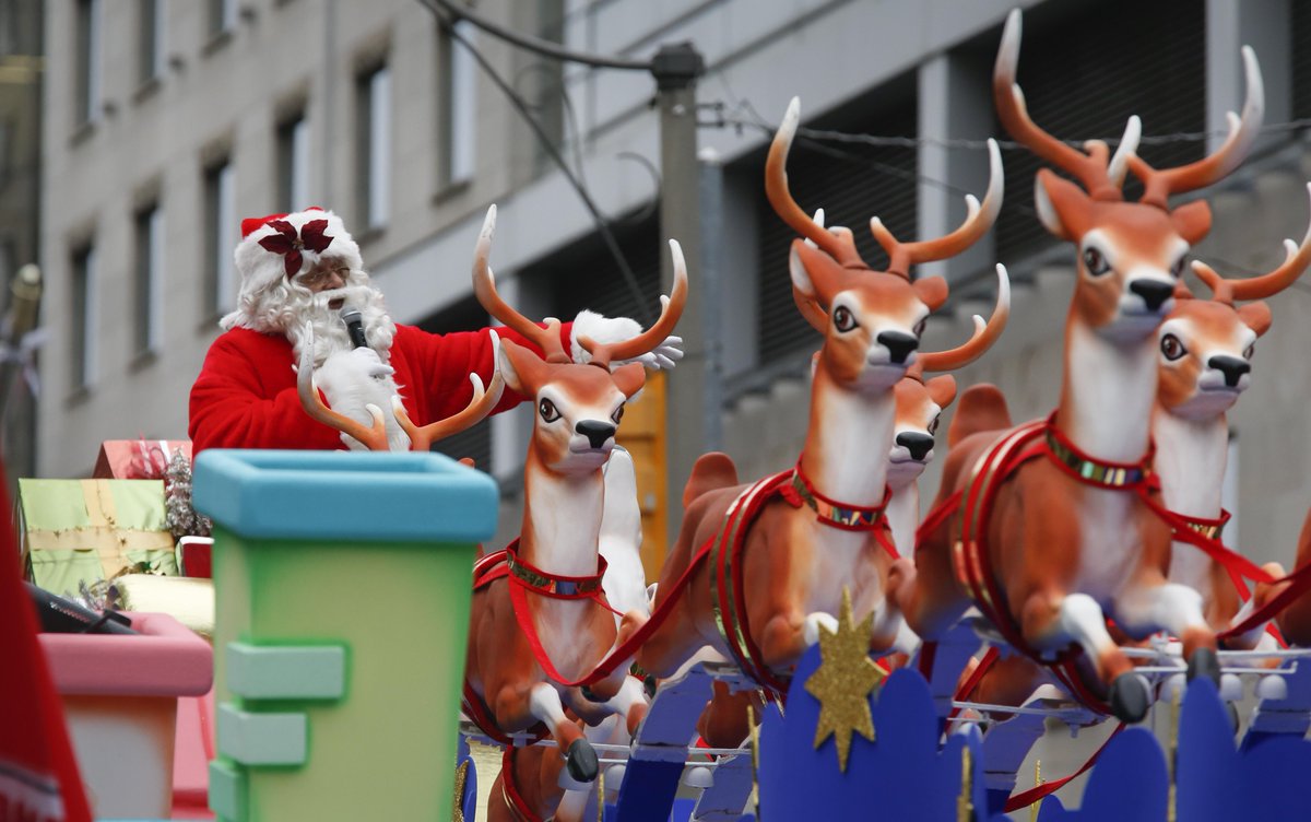 TorontoStar's tweet image. Going to the Santa Claus Parade today? Use this map to find the best spots to see Santa on.thestar.com/1wzmHbt
