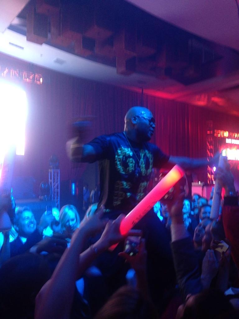 saif305's tweet photo. @official_flo - Thank you for supporting our @CityYearMiami #paintmiamired Gala! http://t.co/xRG0ZNIiht