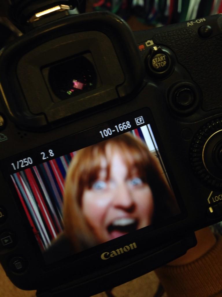 weddinghelperuk's tweet photo. Photo bombing. Sorry @PuddingBridge @VintageWedFayre #Bath #boothinabox http://t.co/ar7QYAaWVq