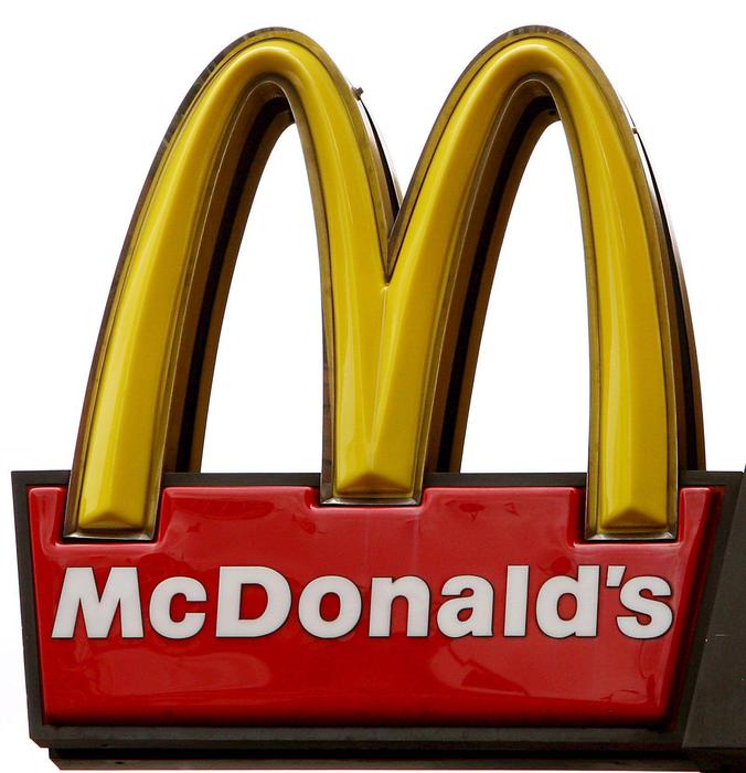 Gianmic's tweet photo. “@Agenzia_Ansa: #McDonalds dice "no" alle patate #Ogm http://t.co/PhjTpo0wfO http://t.co/mrzPuOAcgg”@FedeBaglioni88