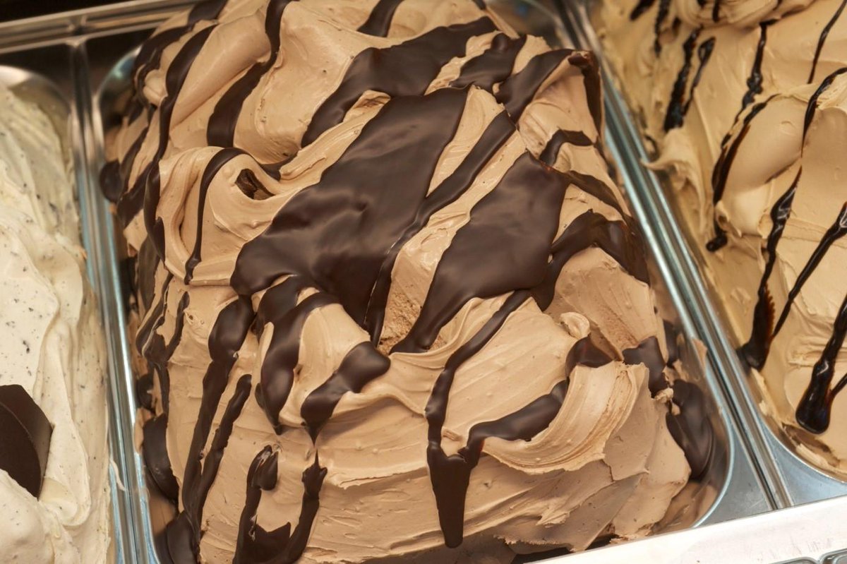AustralianIce's tweet photo. Il ne faut pas toujours aller au bout du monde. Du #chocolat 100�lge pour une glace 100% délicieuse. http://t.co/dASGcalxY9