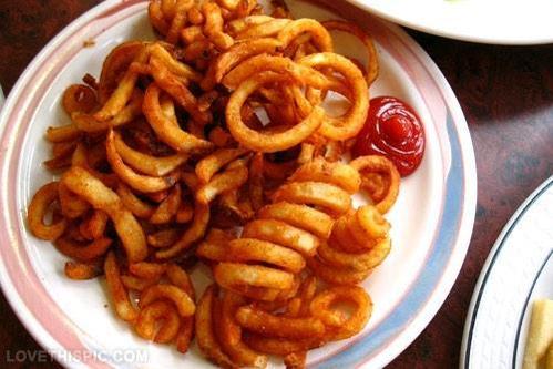 clusterposts's tweet image. "I ain't got no type." 🍴🍟 "Fries is the only thing I like." 😩😋