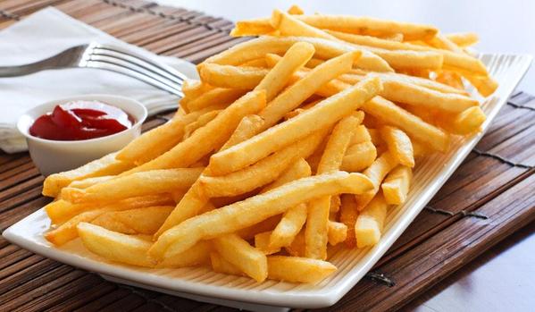 clusterposts's tweet image. "I ain't got no type." 🍴🍟 "Fries is the only thing I like." 😩😋