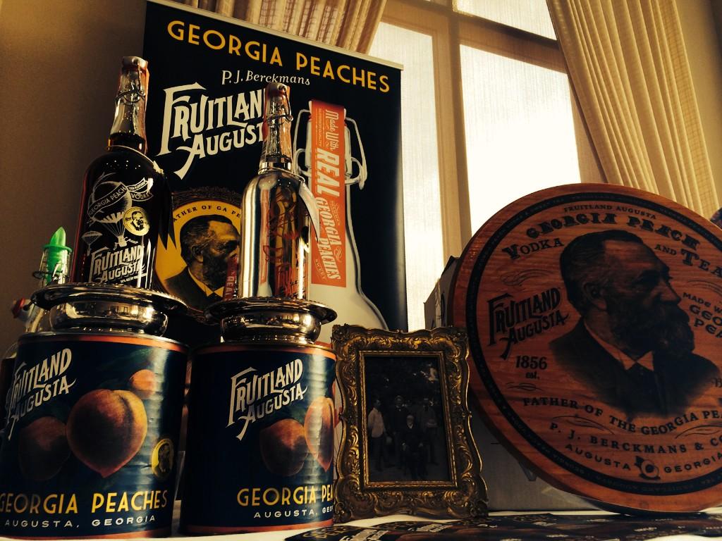 aquastarseafood's tweet photo. @gapeachvodka are in top form preparing for the #Jazzbrunch here @aquastarseafood during #SAVFandW http://t.co/ILasoAZbEK