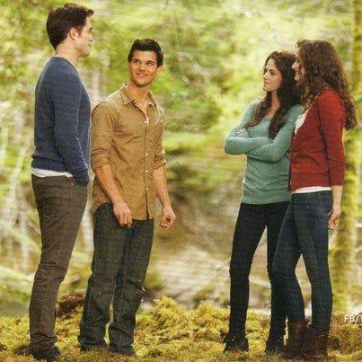 xforeverobtsx's tweet image. The future of Edward, Bella, Jacob and Renesmee...probably 100 years from now. Forever. #2YearsOfBreakingDawnPart2