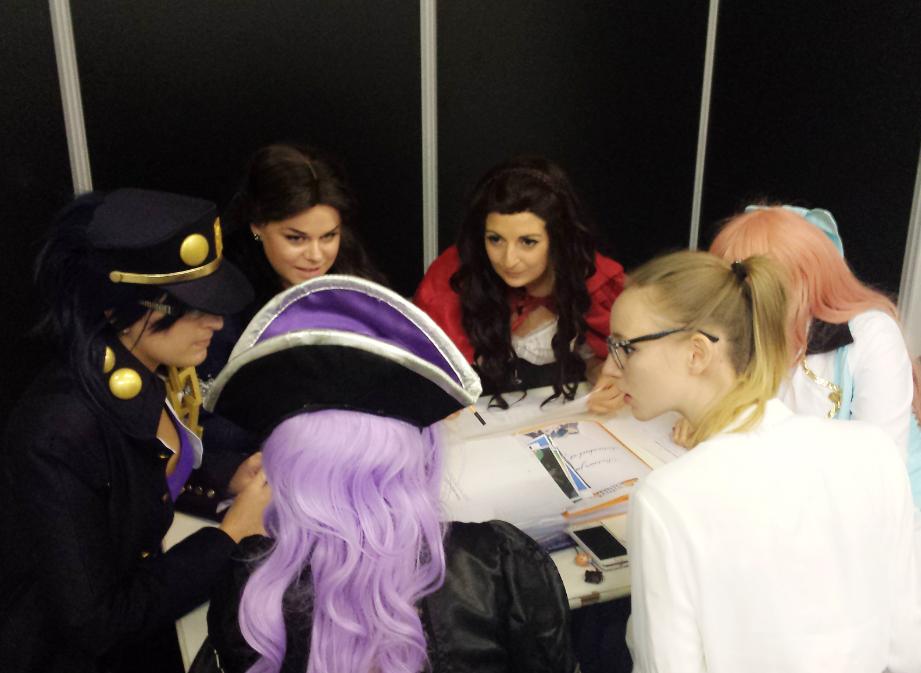 Asso_Sohei's tweet photo. Délibération du Jury. Résultats à 18h sur la scène principale.

#ParisManga #AssoSohei #ConcoursCosplayGroupe http://t.co/yLBc0OQeEp