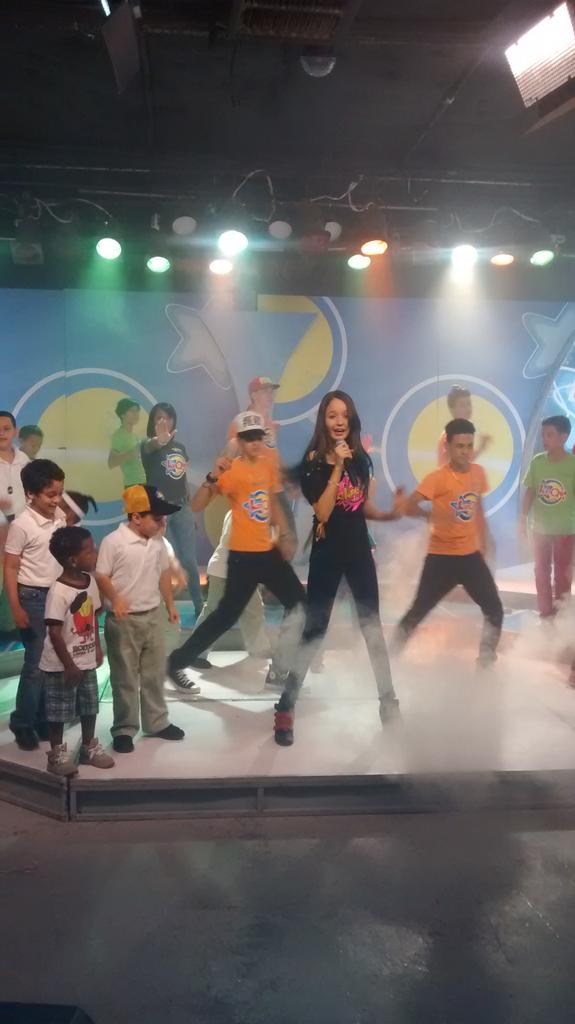 Ashleymusica's tweet photo. #Mueveelombligo en Kanquimania yeapp http://t.co/zOHGKAQpo7