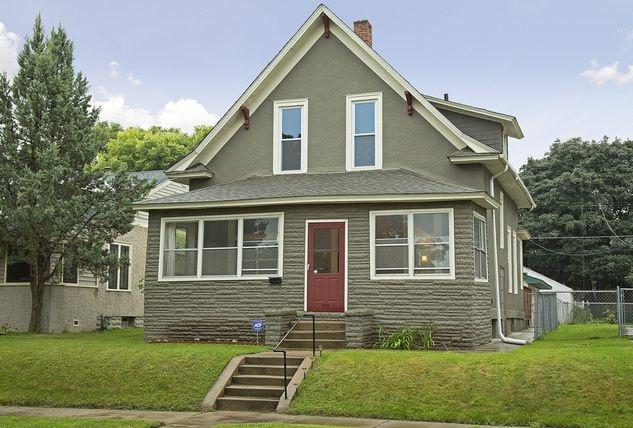 zillow's tweet photo. What can $200,000 buy you? | http://t.co/hxnCgxNb9e http://t.co/iBWQ451GJh
