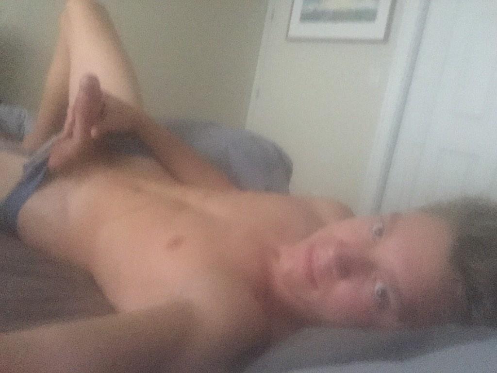1 pic. A little bit excited for this week's #nakedsunday #gay #BBBH http://t.co/yT4aGgnae7