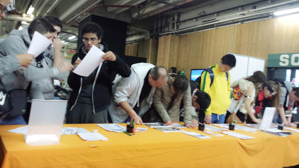 Asso_Sohei's tweet photo. Les jeux sur stand ont du succès. Plein de lots sont à gagner!! #ParisManga #AssoSohei http://t.co/weUIuKioJ6