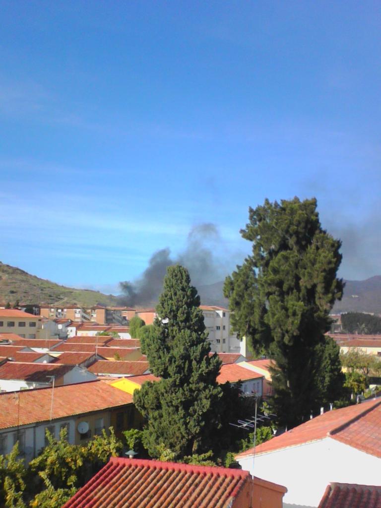 aguilar075's tweet photo. Gracias a los inconscientes d siempre tenemos otro incendio. Ojala el viento no lo extienda por el monte http://t.co/ONbVIQyzY0