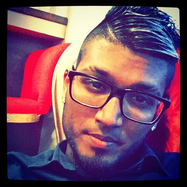 2011Reshan's tweet photo. ..|| votre amour me rend fort, votre haine me rend invincible ||.. #Douw #Braah http://t.co/JYOwrRRsrW