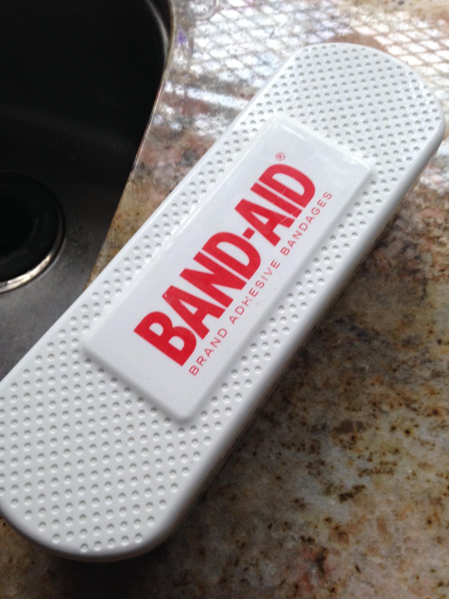 kurfuheeeee's tweet photo. Freaking paper mail! #bandaidtime #papercutsallaround #1wknotech #tumblr http://t.co/qp8VeZoMBh