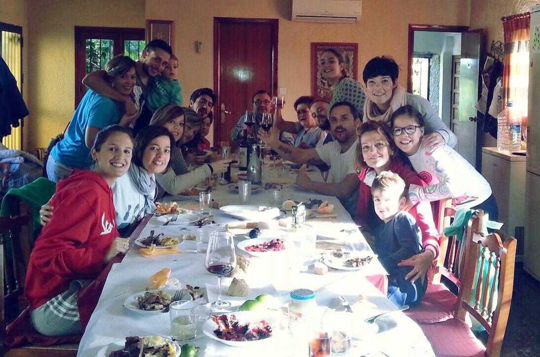 barbygemela's tweet photo. De celebración con @tras56tamara @AndreaRomerico @chules8 @CriisCespedes7 @Cjessica200 @Lorena27Sanchez @AlvareLossa http://t.co/WaM4agvetz