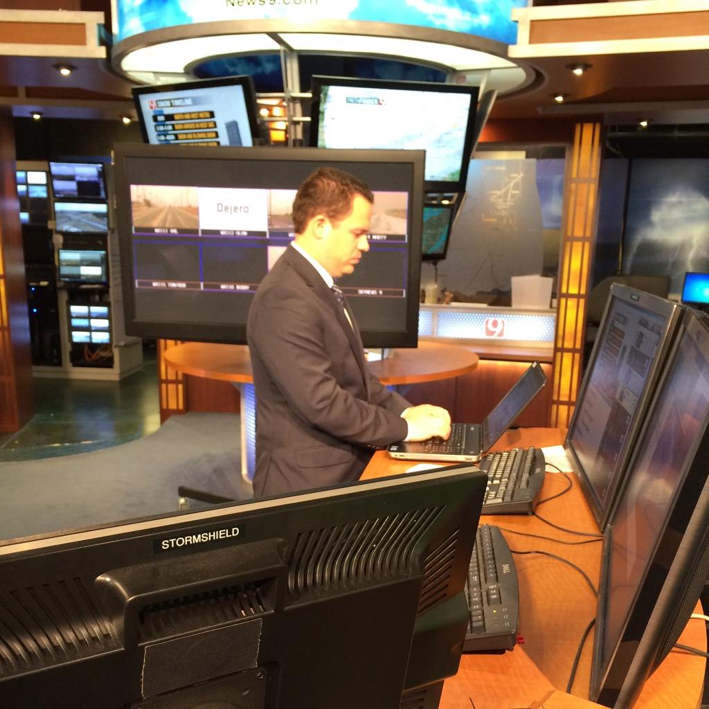 ProducerPepper_'s tweet photo. @NEWS9 @themahler @tornadopayne @CassieHeiter @LaceySwope #WeatherSquad http://t.co/gSFdoU0nea