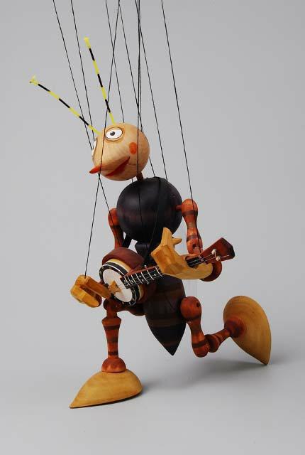 Happy birthday shigeru miyamoto! Heres a puppet with a banjo 
