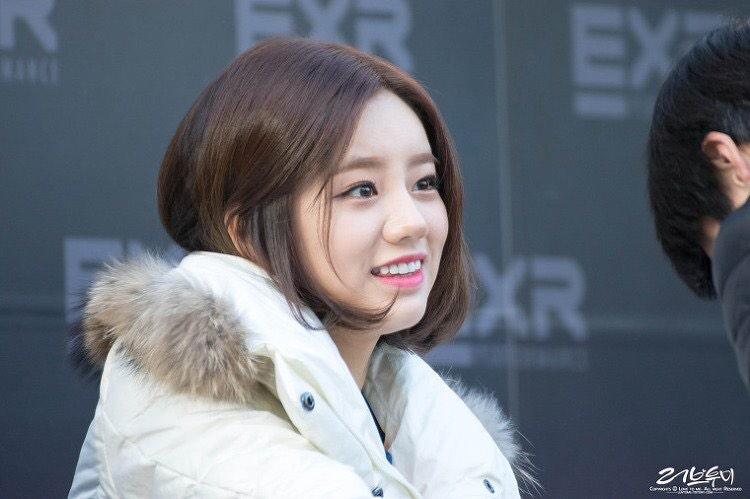 FORERPE's tweet image. “leehyeri_TH: [pic] 141115 Hyeri at EXR Fansign #hyeriday (cr.러브투미) #3 http://t.co/BN3bKf1asD”"