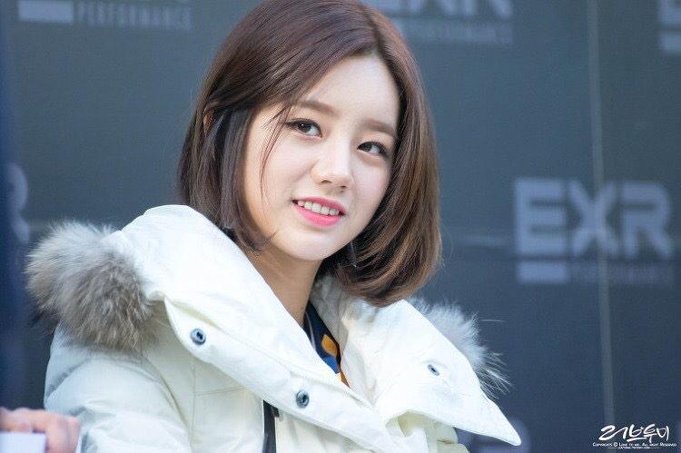 FORERPE's tweet image. “leehyeri_TH: [pic] 141115 Hyeri at EXR Fansign #hyeriday (cr.러브투미) #3 http://t.co/BN3bKf1asD”"