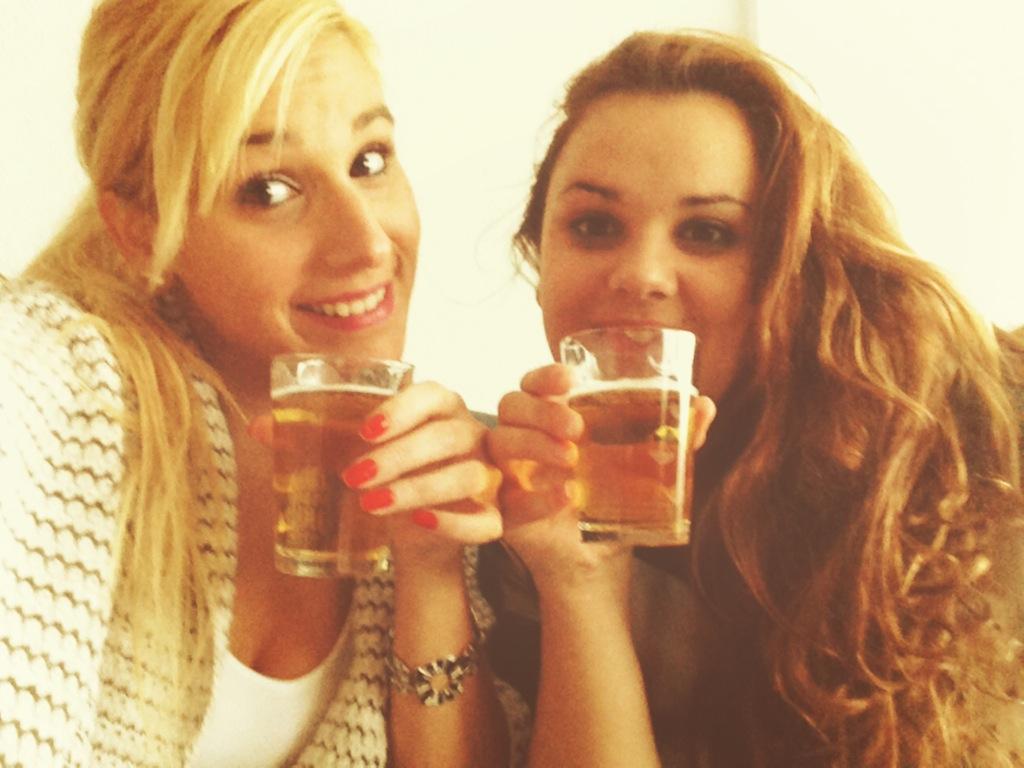 arancha_fcb's tweet photo. En casa de @LauraRaigal  de comidita 😁😁👌 http://t.co/NduxqRkSJq