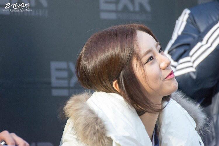 FORERPE's tweet image. “leehyeri_TH: [pic] 141115 Hyeri at EXR Fansign #hyeriday (cr.러브투미) #1 http://t.co/lrl7JuzZsX”"