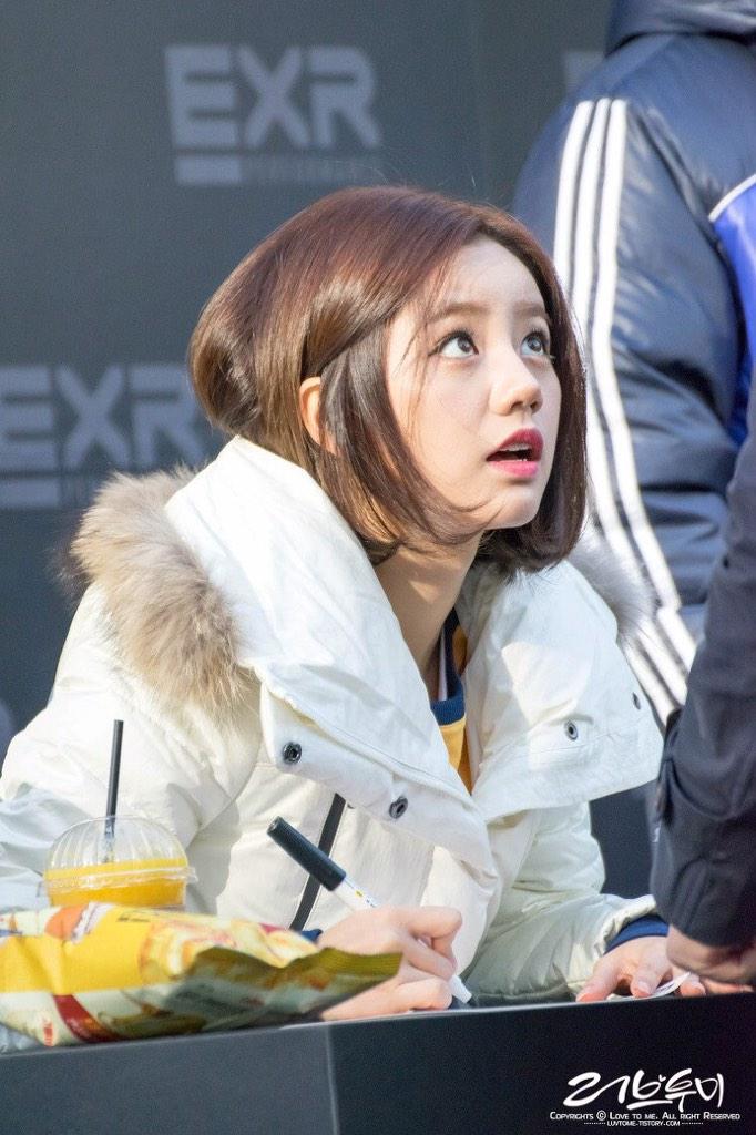 FORERPE's tweet image. “leehyeri_TH: [pic] 141115 Hyeri at EXR Fansign #hyeriday (cr.러브투미) #1 http://t.co/lrl7JuzZsX”"