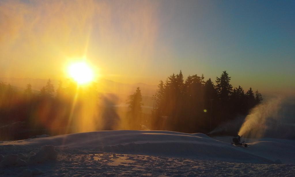 One upside to early morning training with old farts for <a href="/thenorthfaceECS/">Endurance Challenge</a> w/<a href="/outting/">Oliver Utting</a> @mec_northvan