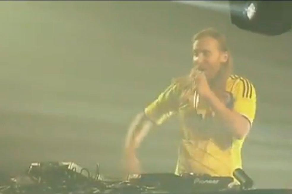 elespectador's tweet photo. (Video) David Guetta se declaró fanático de la Selección Colombia. http://t.co/R1JWJfoDVY http://t.co/LLu7Qvzb2H