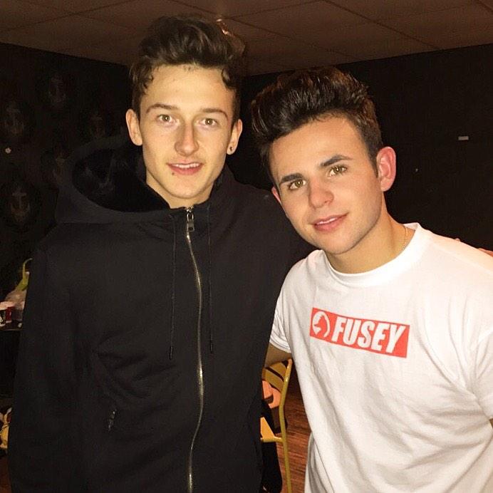 IClippedYou1st's tweet photo. Nice to meet you mate @jwaltonmusic 😊
Also check my last tweet! X
-
http://t.co/Jb832ehrZ5 http://t.co/oOergVzF9v