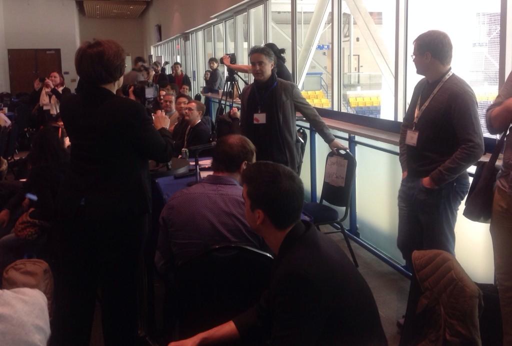 NextDroidLabs's tweet photo. Fierce competition at #SportsHack14 with dragon @bruce_croxon! #dragonsden #wearabletech @RyersonDMZ @WeAreWearables http://t.co/vnNrUTcqqA